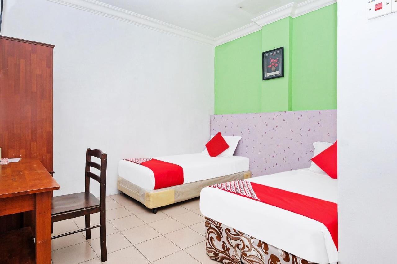 Oyo 850 Gold Star Hotel Chukai Εξωτερικό φωτογραφία