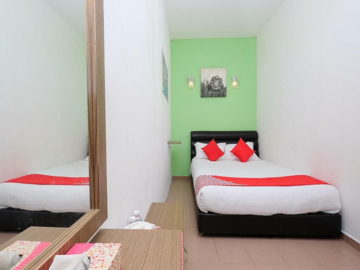 Oyo 850 Gold Star Hotel Chukai Εξωτερικό φωτογραφία