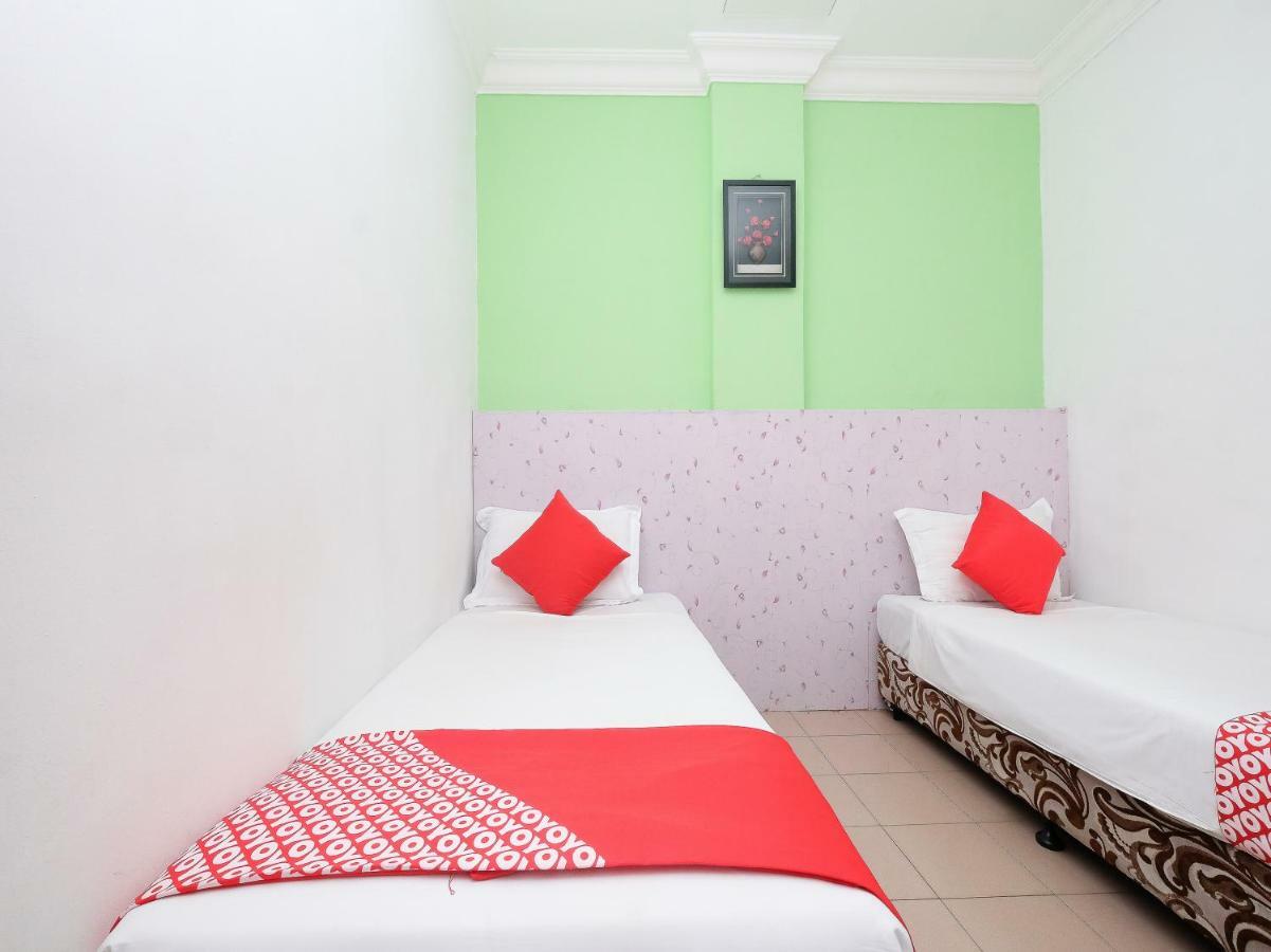 Oyo 850 Gold Star Hotel Chukai Εξωτερικό φωτογραφία
