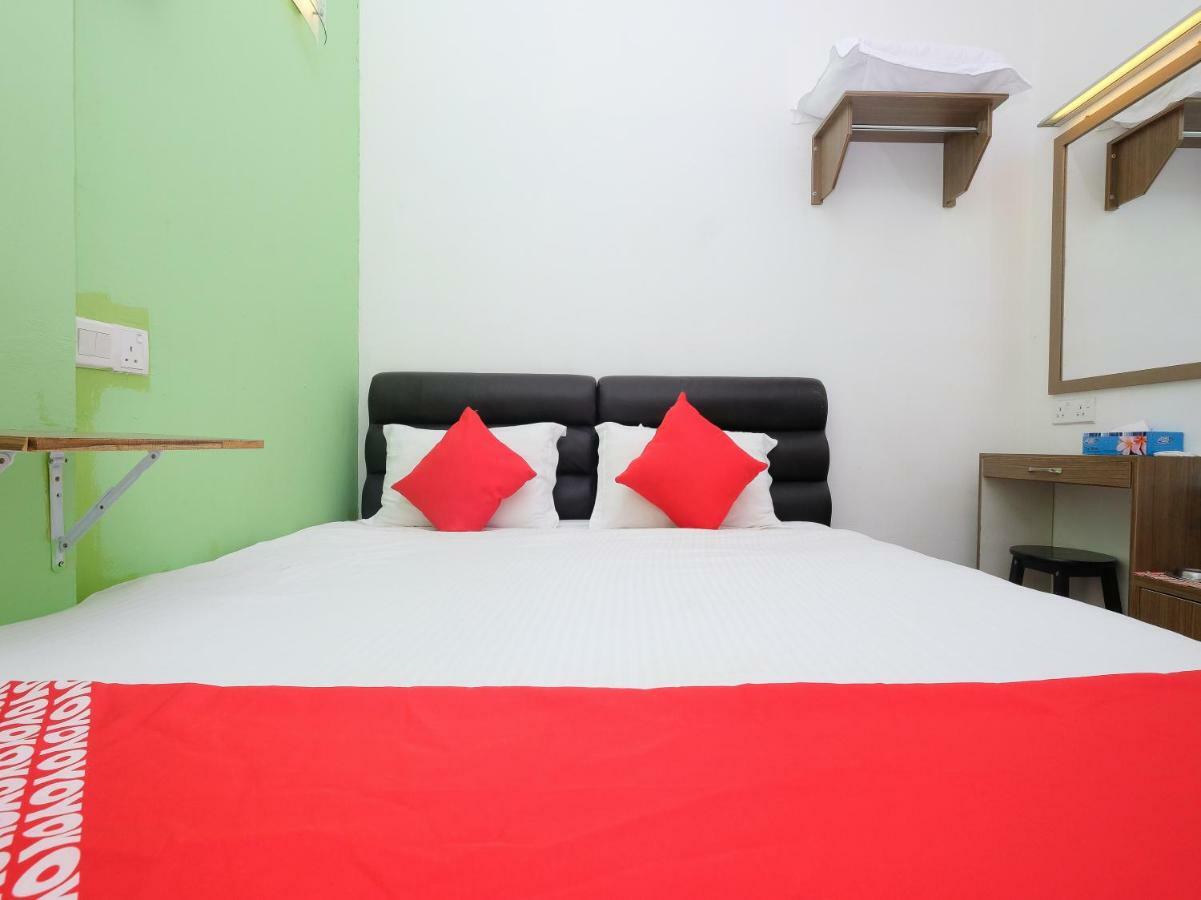 Oyo 850 Gold Star Hotel Chukai Εξωτερικό φωτογραφία