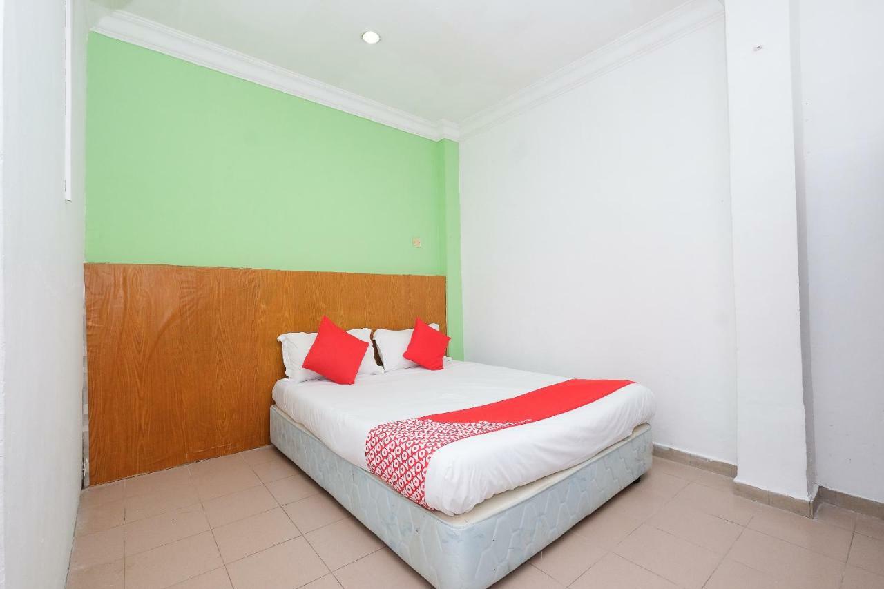 Oyo 850 Gold Star Hotel Chukai Εξωτερικό φωτογραφία