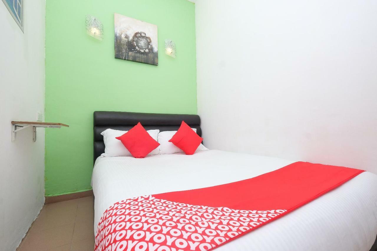 Oyo 850 Gold Star Hotel Chukai Εξωτερικό φωτογραφία