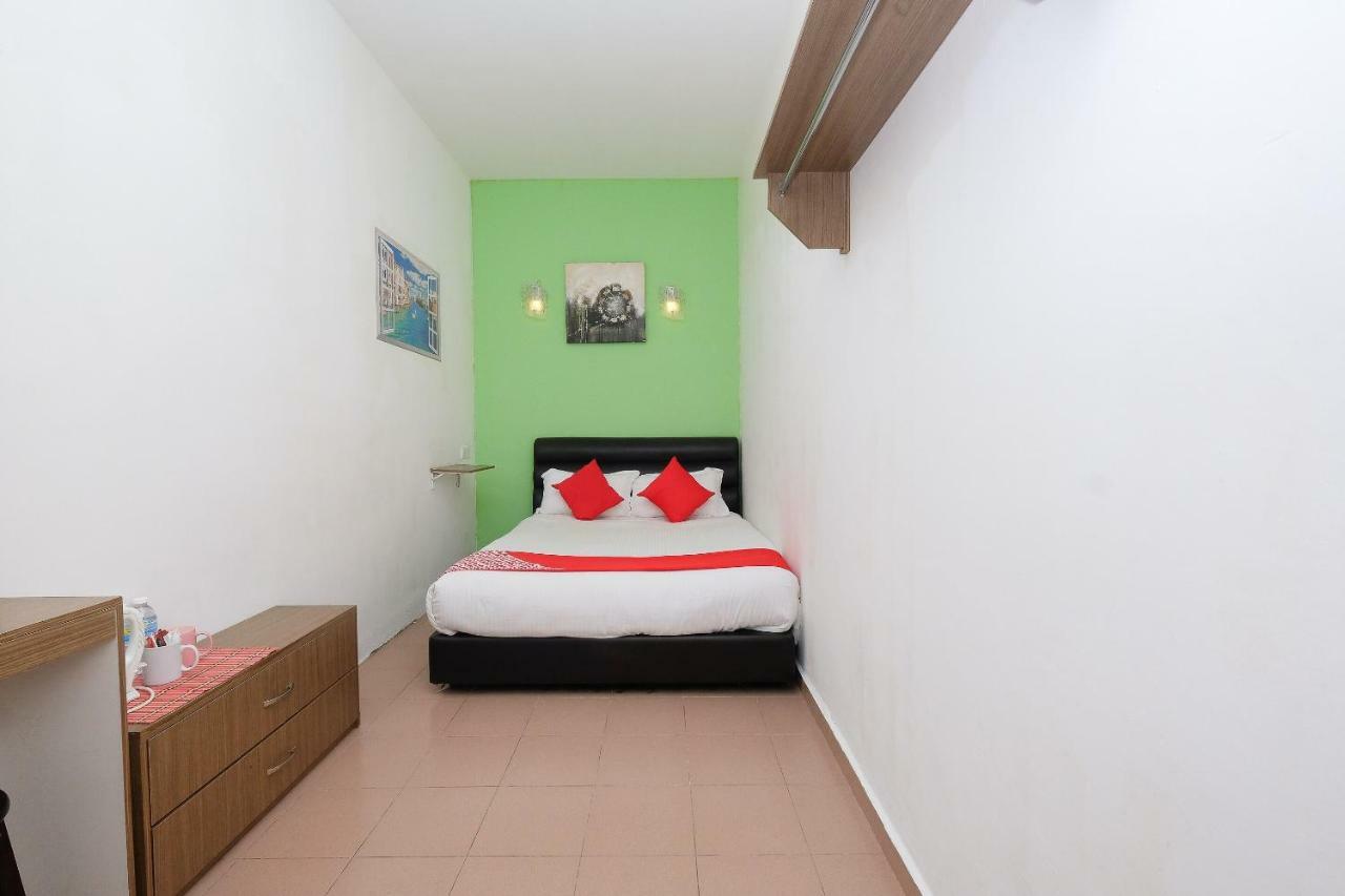 Oyo 850 Gold Star Hotel Chukai Εξωτερικό φωτογραφία