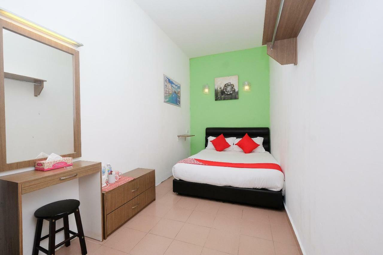 Oyo 850 Gold Star Hotel Chukai Εξωτερικό φωτογραφία