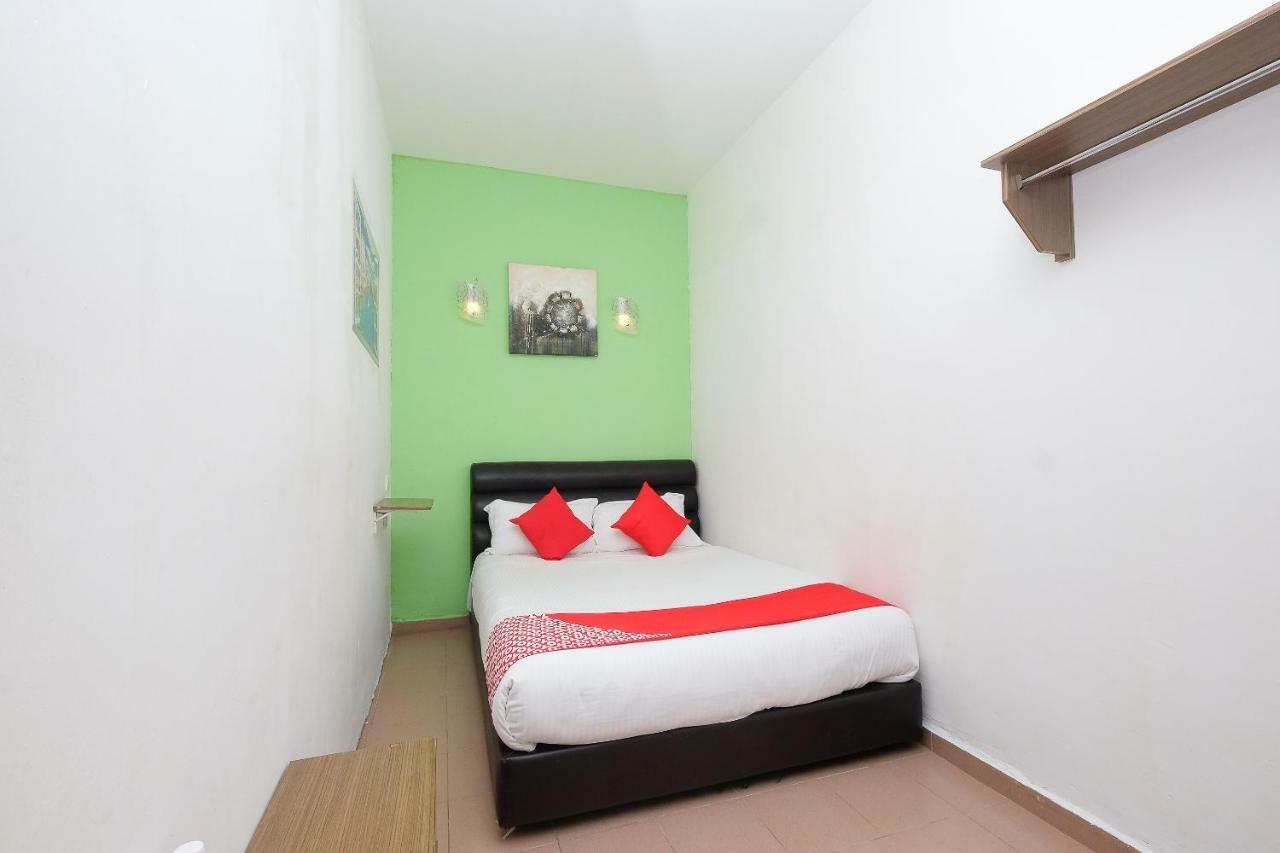 Oyo 850 Gold Star Hotel Chukai Εξωτερικό φωτογραφία