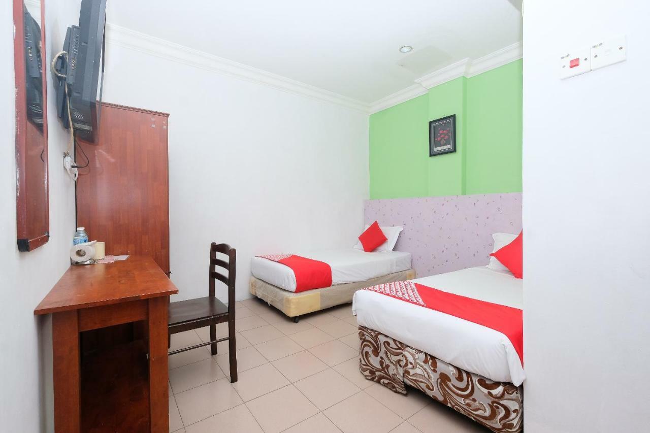 Oyo 850 Gold Star Hotel Chukai Εξωτερικό φωτογραφία